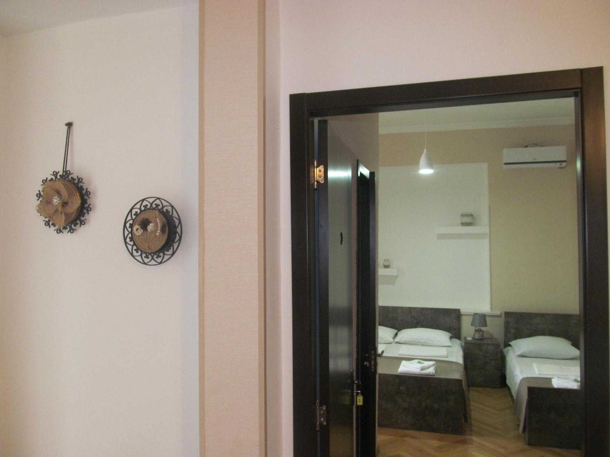 Hotel Classic Telavi Ngoại thất bức ảnh